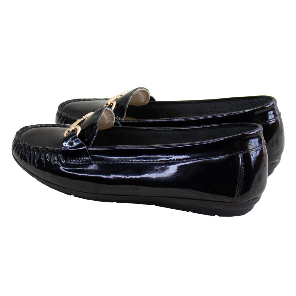 MOCASIN CHATO LOVE CHAROL NEGRO