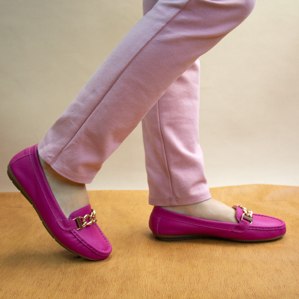 MOCASIN CHATO CADENA FUCSIA