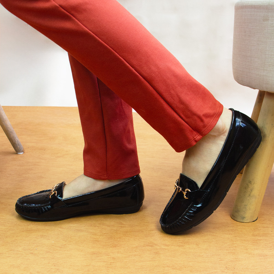 MOCASIN CHATO LOVE  CHAROL NEGRO